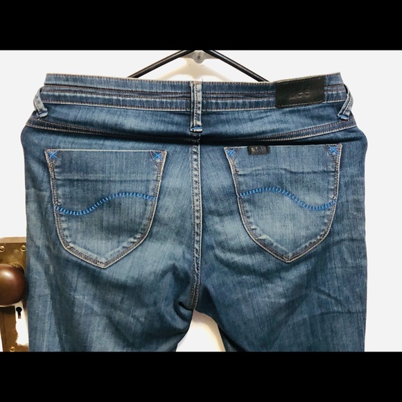 Lee - Picture 2 of 6